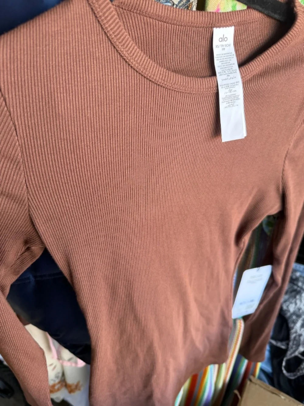 Alo brown longsleeve NWT